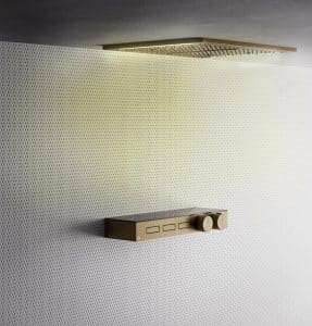 Zlatá sprchová baterie HiFi s odkládací poličkou, zlatá hlavová sprcha v podhledu s osvětlením